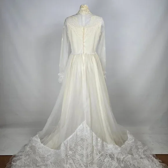 Vintage Bridallue Cream Ruffle Lace Wedding Gown Size S - Picture 8 of 13